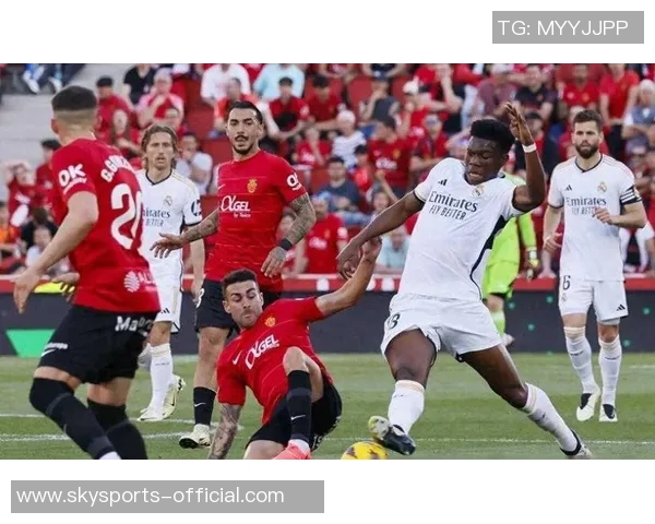 英超激战：拜仁4-0曼城点球大战引发全场狂欢盛况