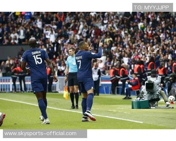 世界杯精彩对决巴黎圣日耳曼逆转里昂神扑时刻引发全场狂欢